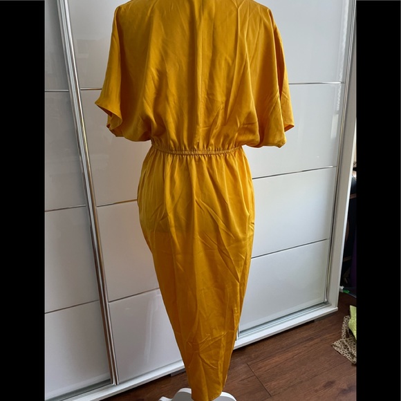 Yellow dress - Picture 3 of 3